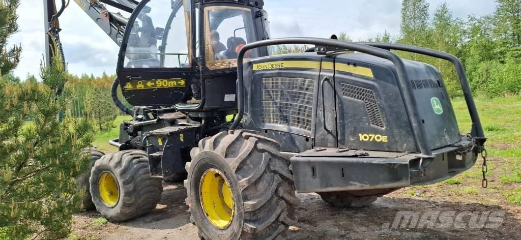 John Deere 1070 E Harvesters
