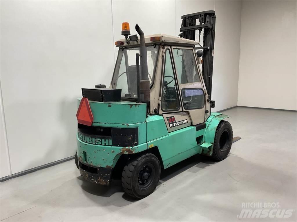 Mitsubishi FD40T Diesel trucks
