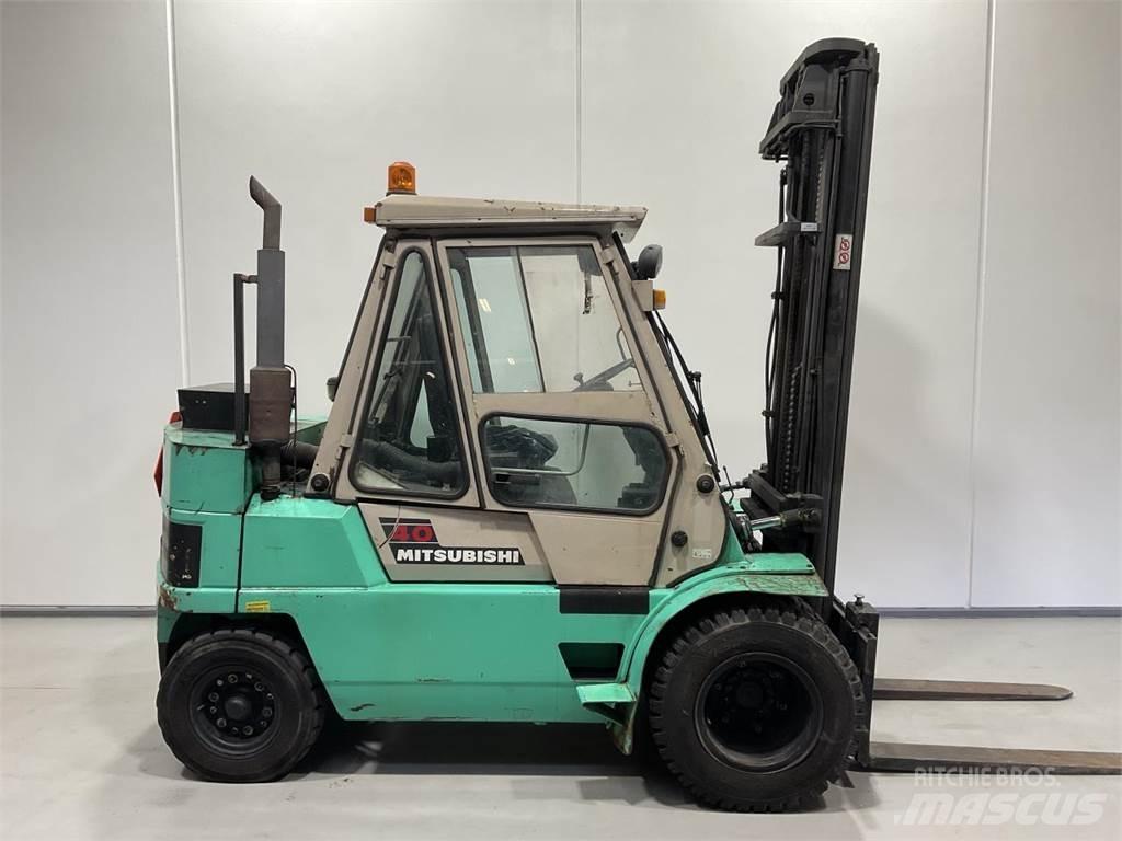 Mitsubishi FD40T Diesel trucks