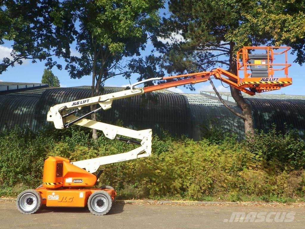 JLG E450AJ Articulated boom lifts