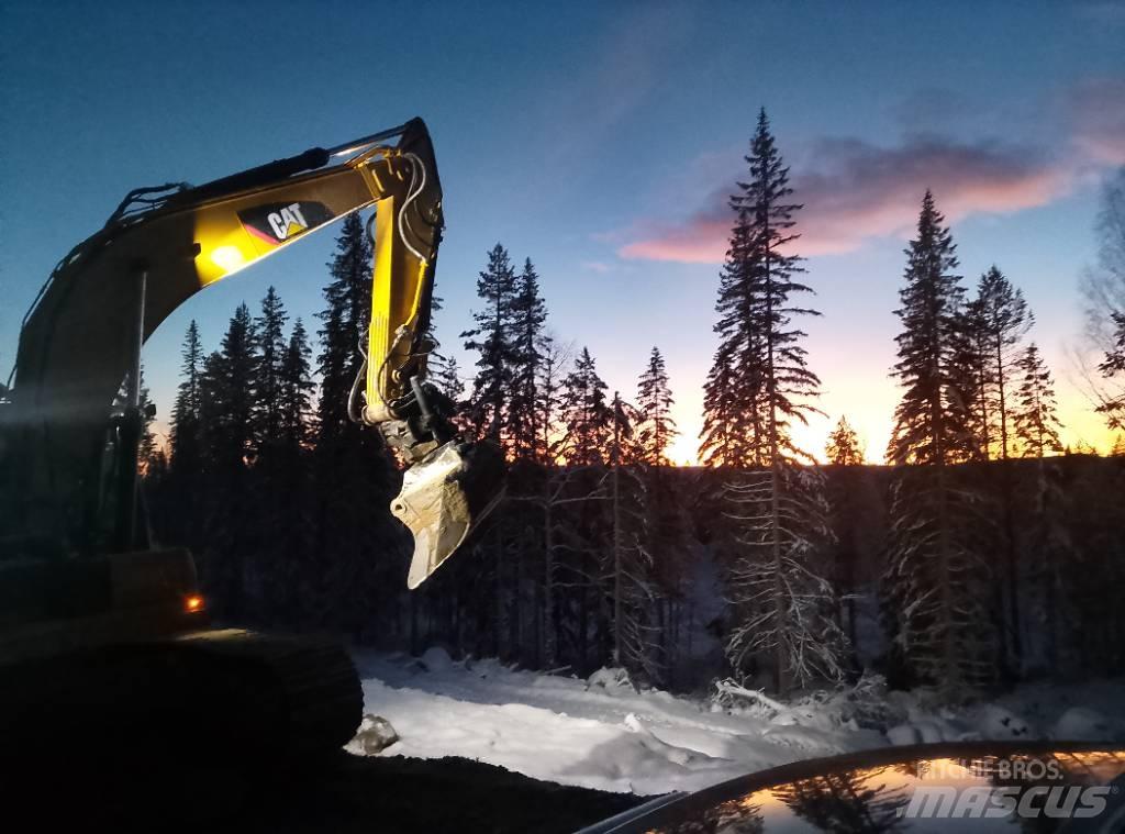 CAT 320 Crawler excavators