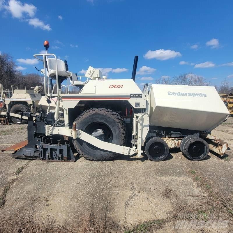 Cedar Rapids CR351 Asphalt pavers