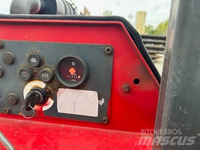 Moffett M5500 Rough terrain trucks