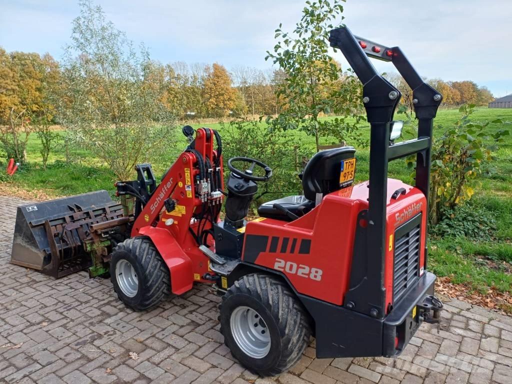 Schäffer 2028 Multi purpose loaders