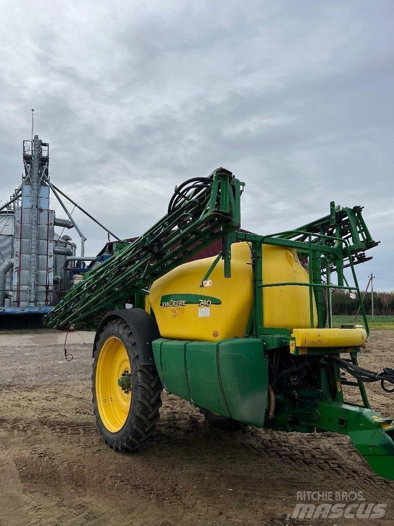 John Deere 740 Trailed sprayers