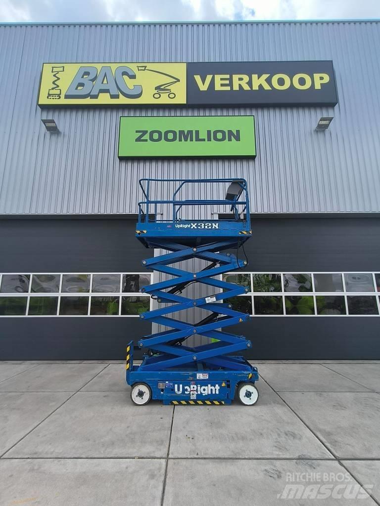 UpRight X32 Scissor lifts