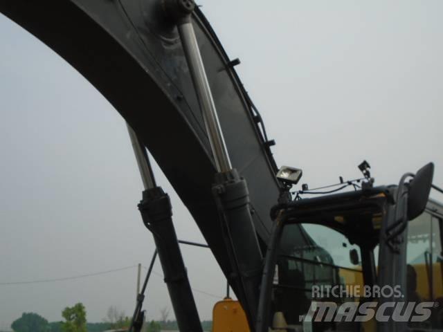 John Deere 450 DLC Crawler excavators