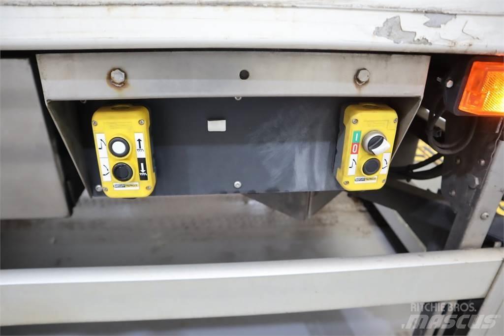 Scania P250 Refrigerated containers