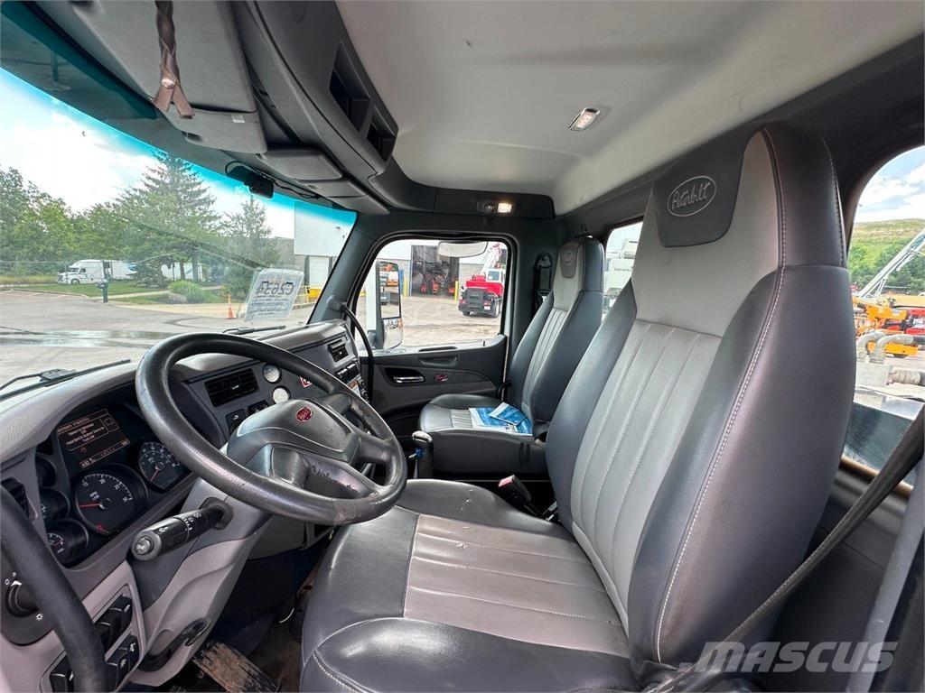 National NBT40 Crane trucks