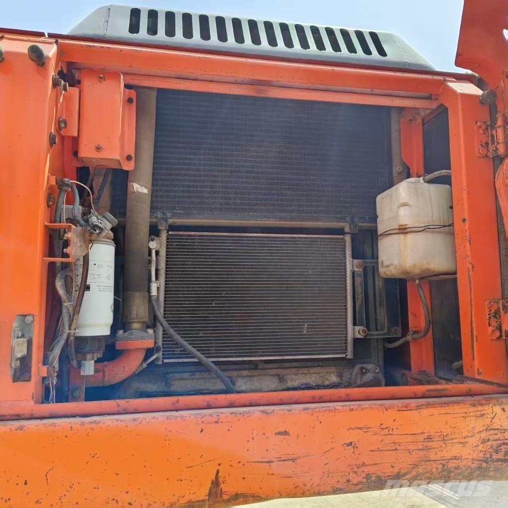 Doosan DX 300 LC Crawler excavators