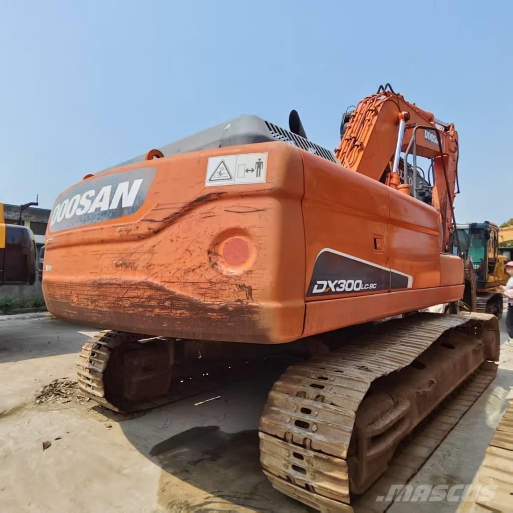 Doosan DX 300 LC Crawler excavators