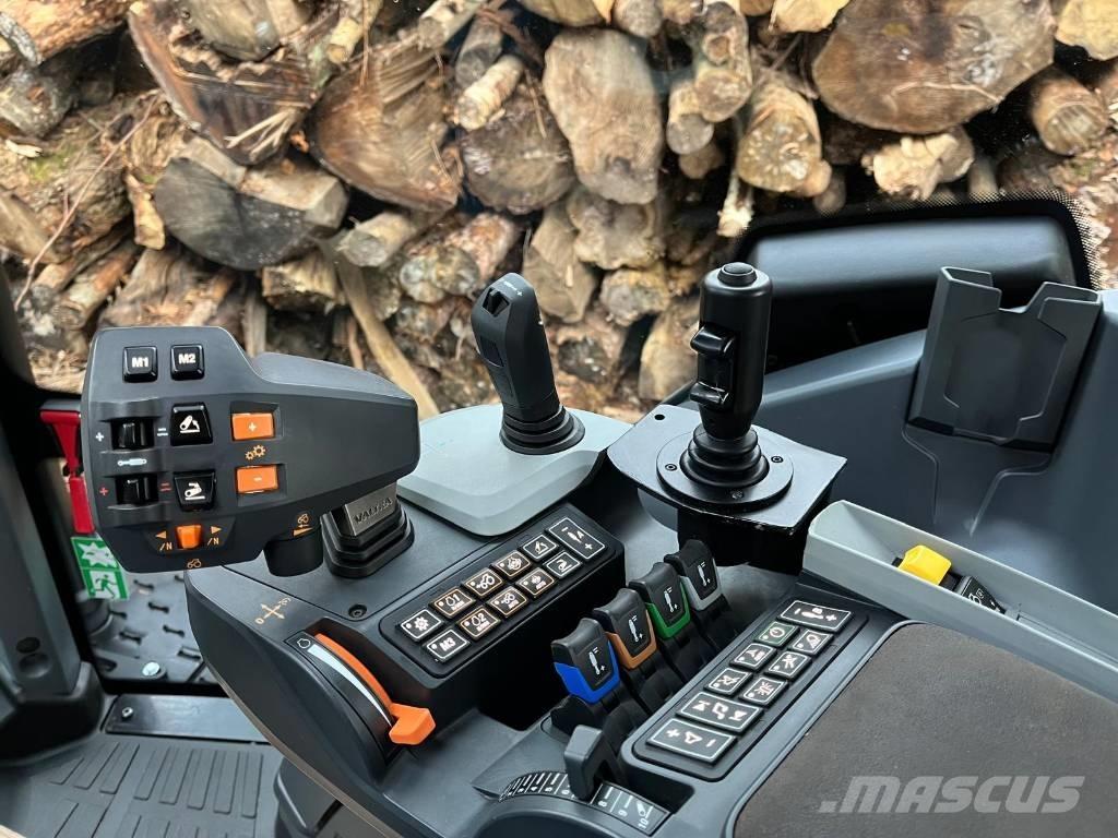 Valtra T 255 Versu Tractors