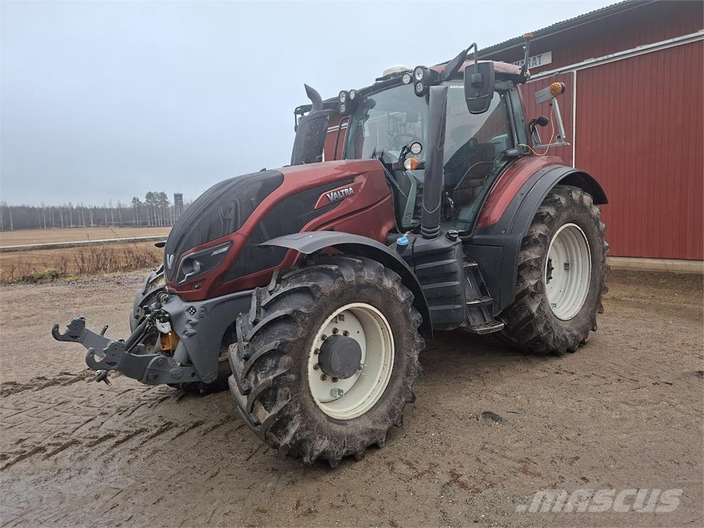 Valtra T154 Versu Tractors