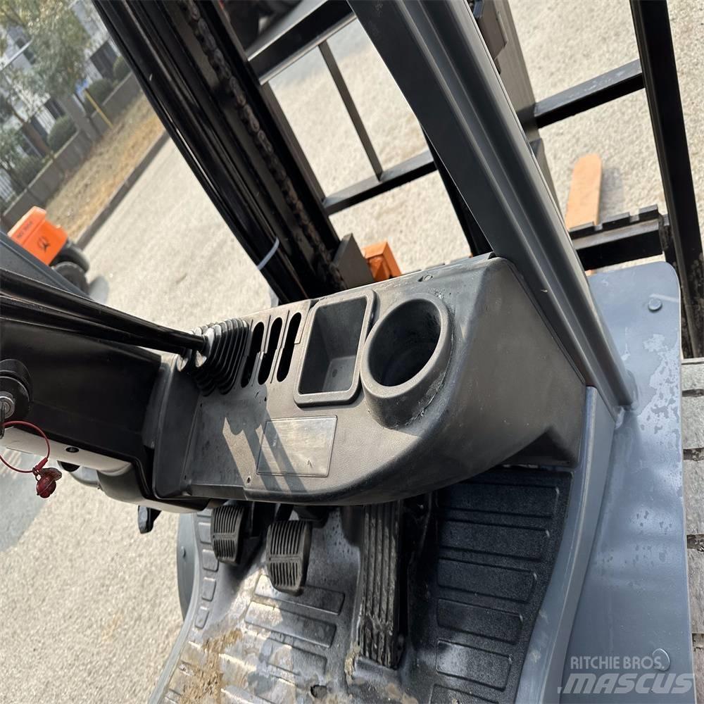 Toyota 8 FDK 30 Diesel trucks