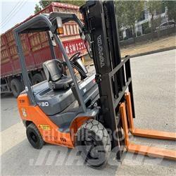 Toyota 8 FDK 30 Diesel trucks