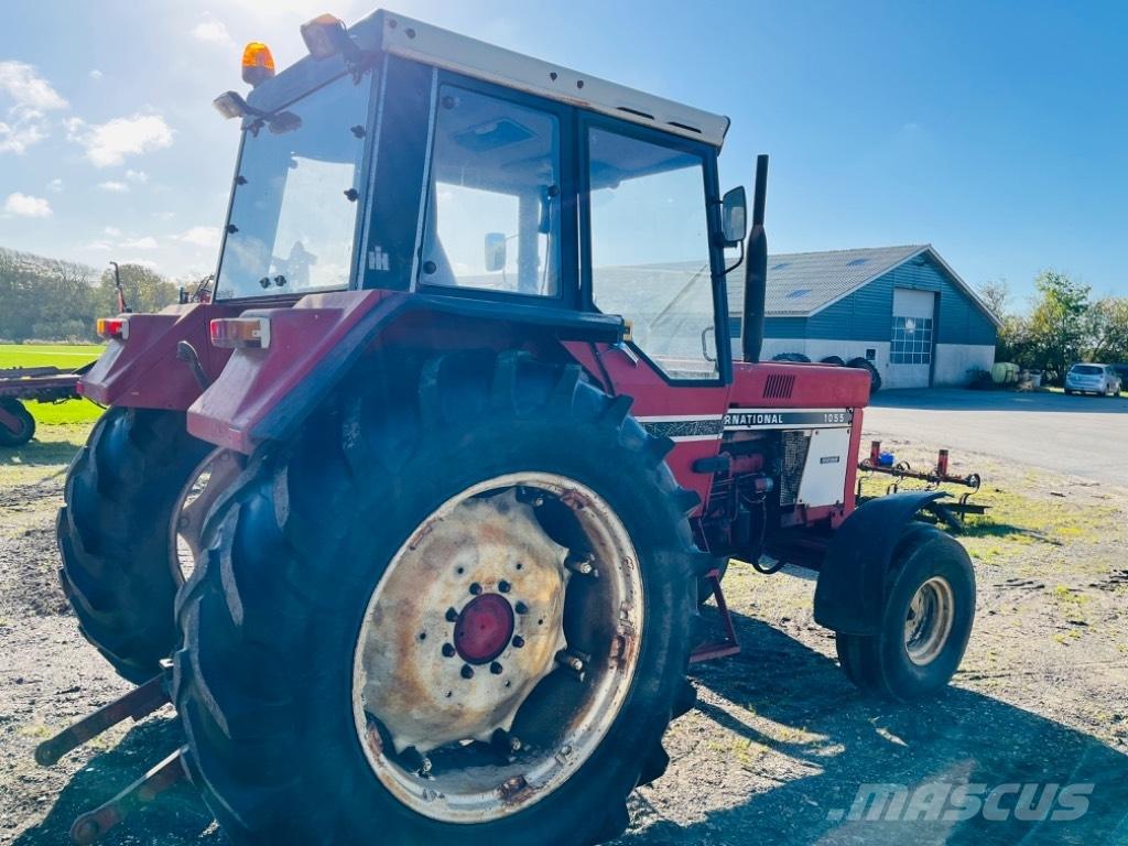International 1055 Tractors