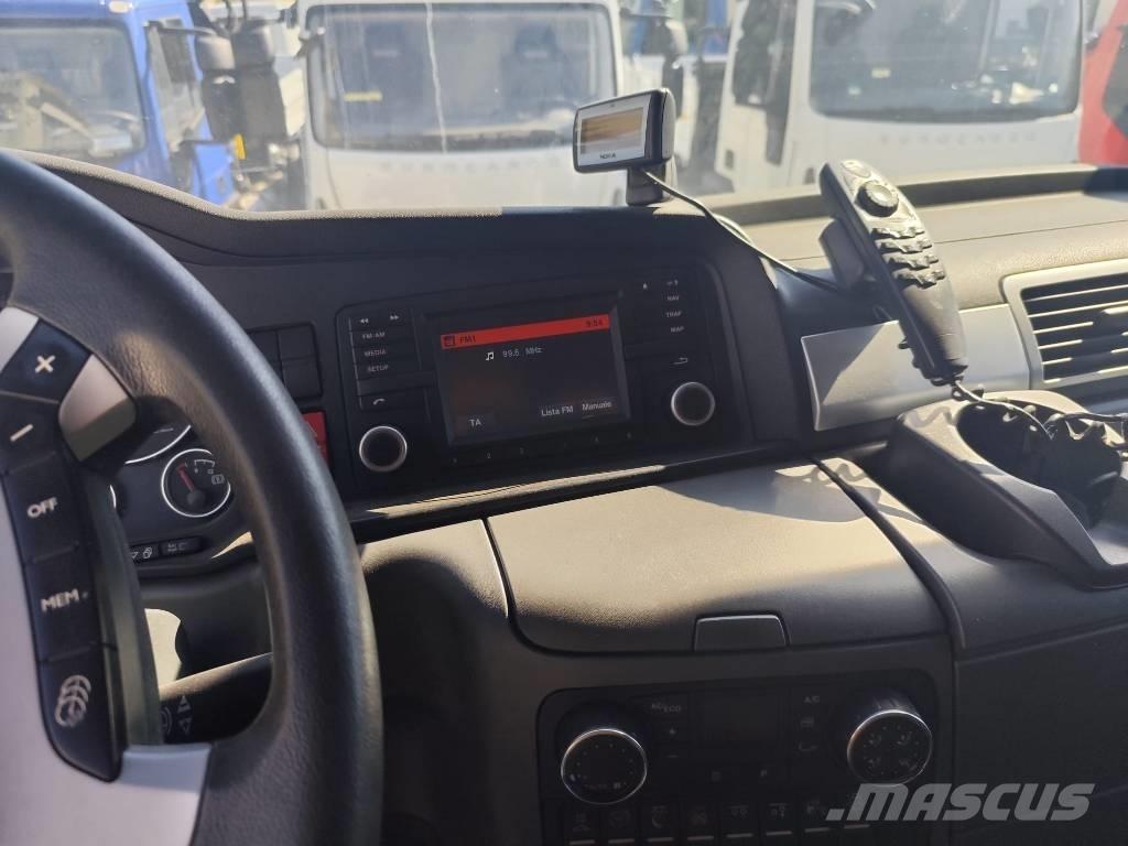 MAN TGX 26.440 Beavertail Flatbed / winch trucks