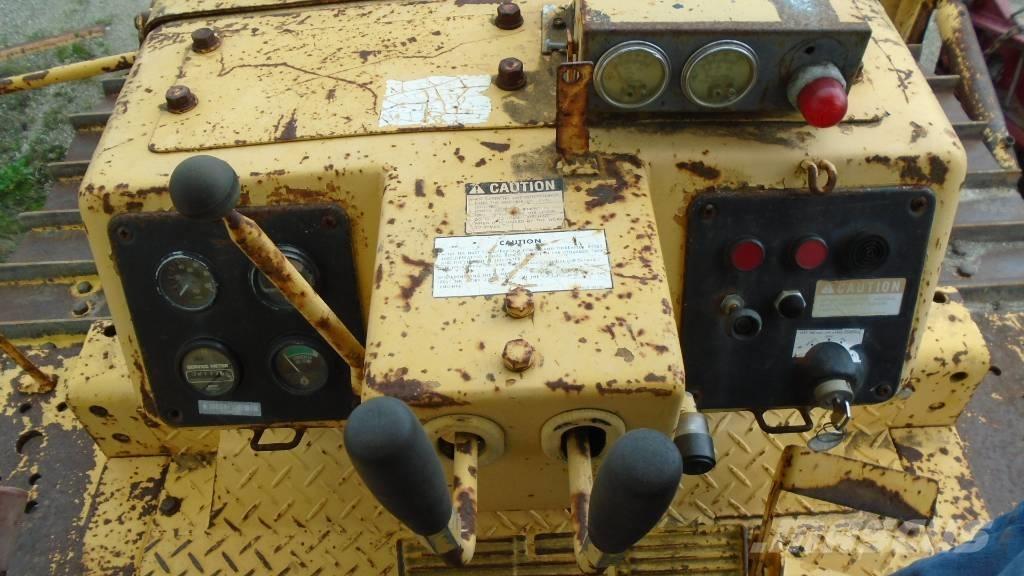 Komatsu D 68 E-1 Crawler dozers