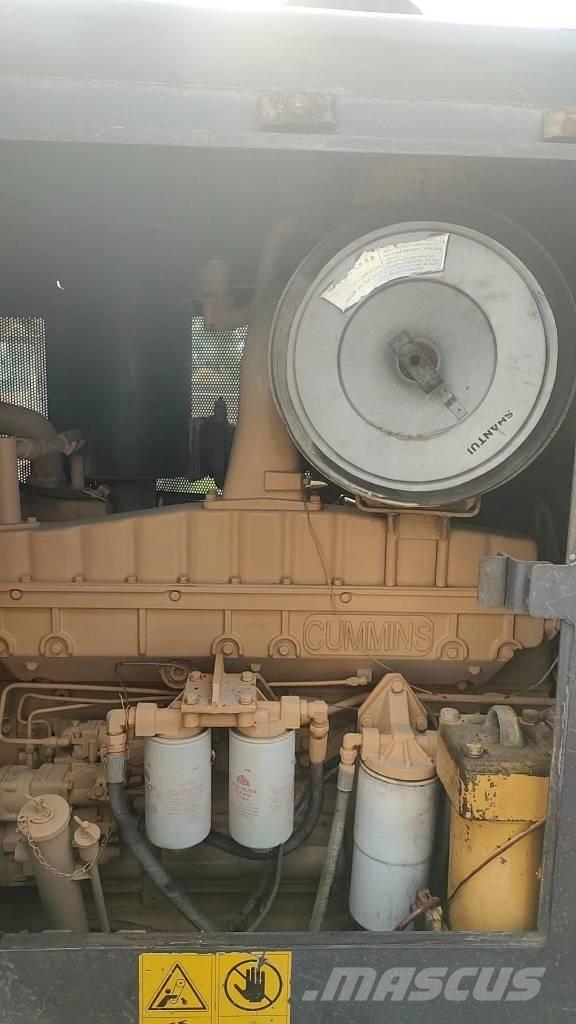 Shantui SD 32 Crawler dozers