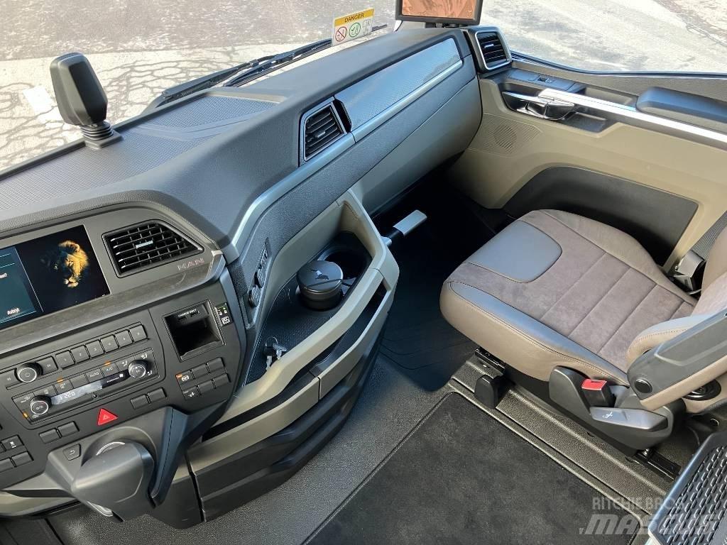 MAN TGX 26.520 Box body trucks