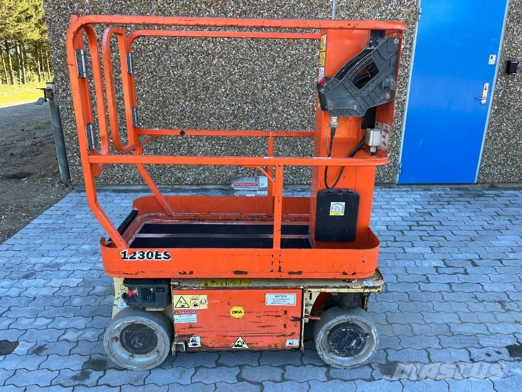 JLG 1230 ES Vertical mast lifts