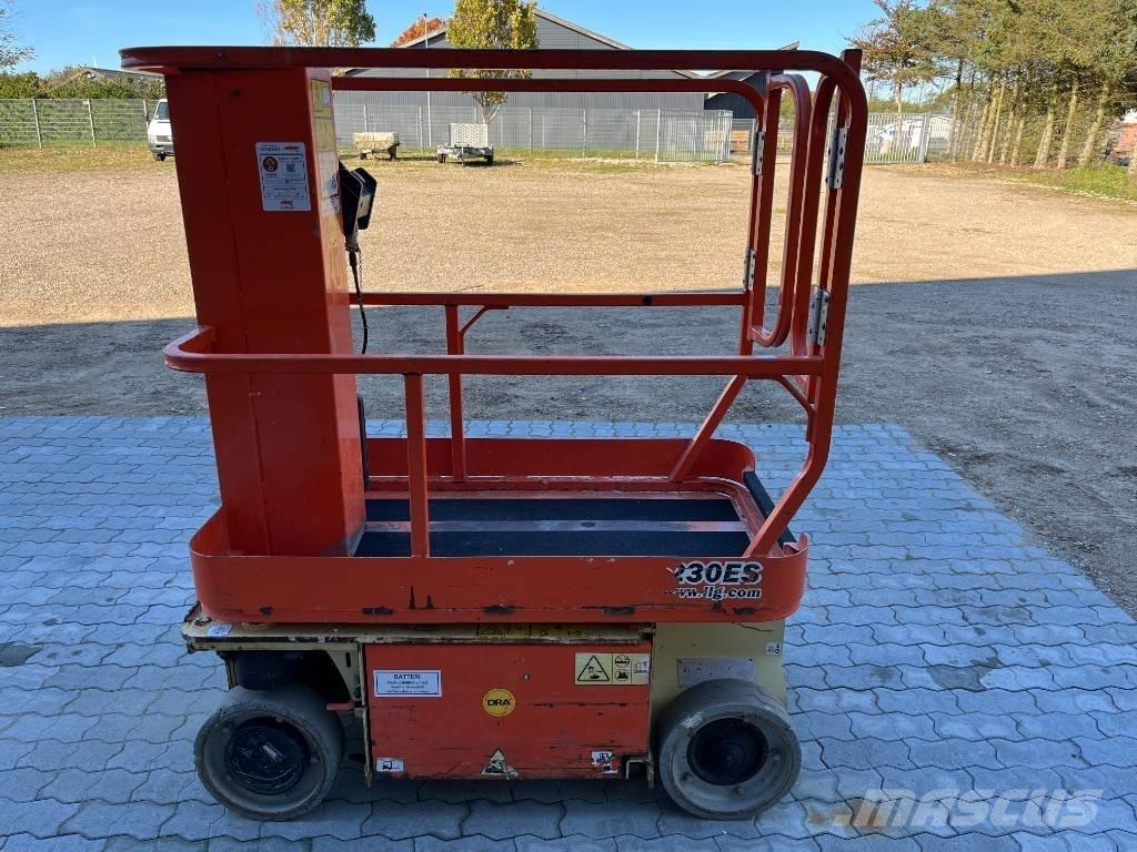 JLG 1230 ES Vertical mast lifts