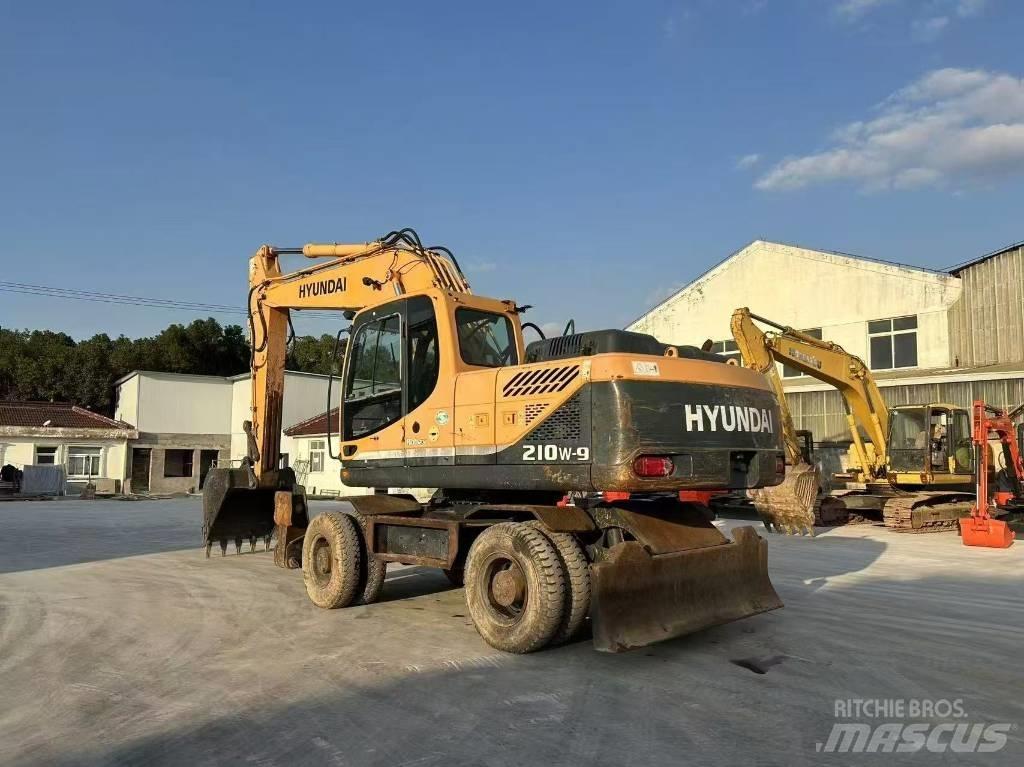Hyundai 210W-9 Wheeled excavators
