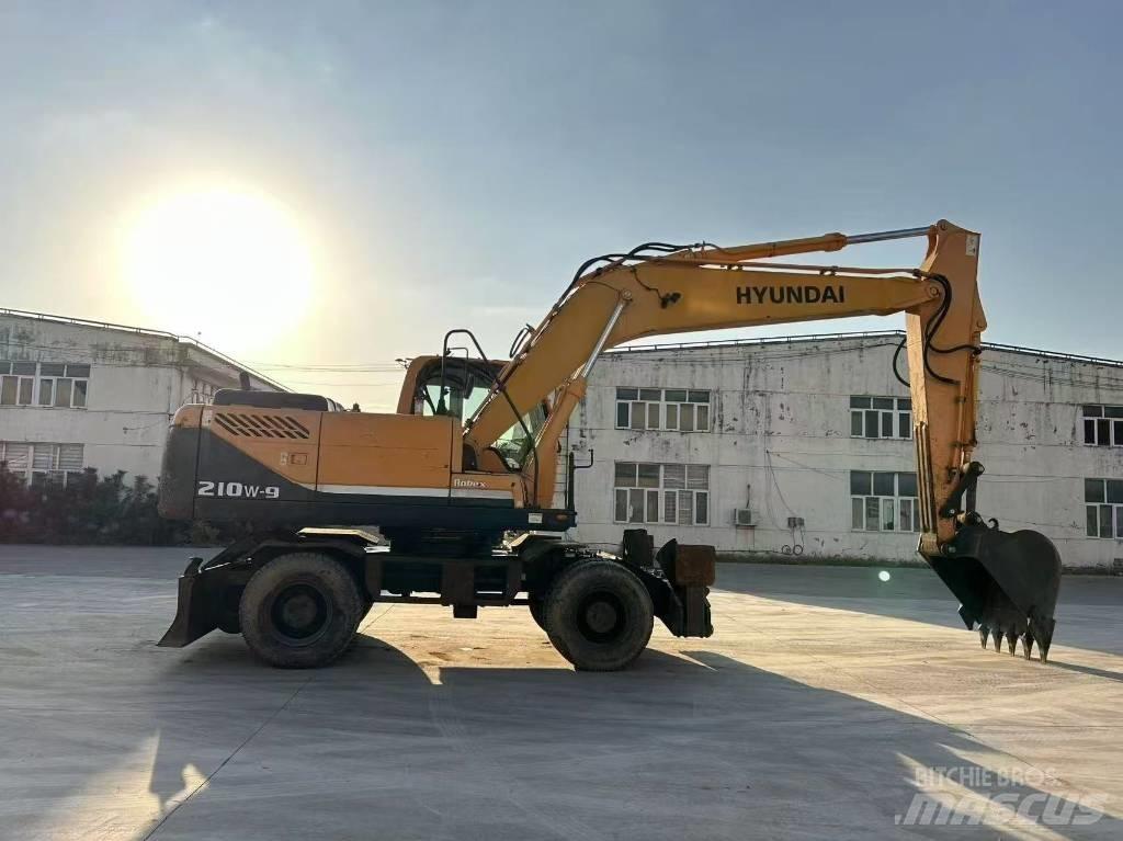 Hyundai 210W-9 Wheeled excavators