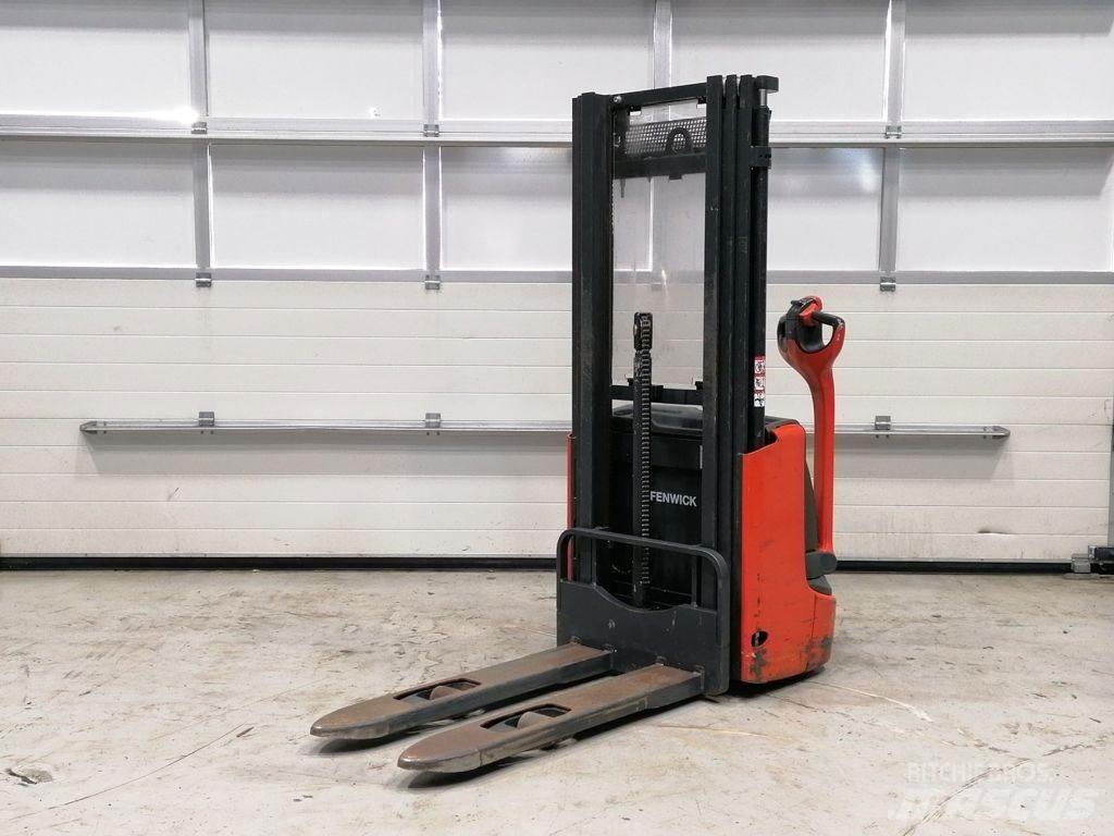 Linde L10 Pedestrian stacker
