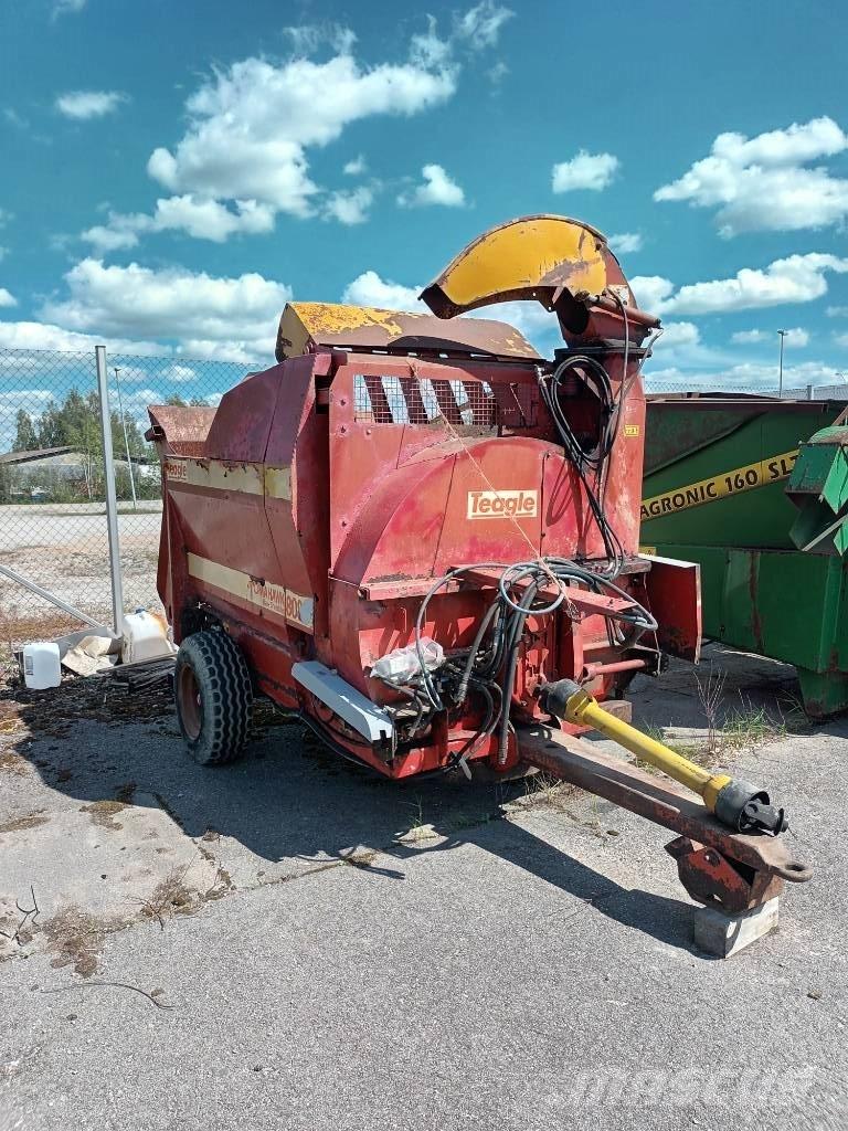 Tomahawk 808 Bale shredders, cutters and unrollers