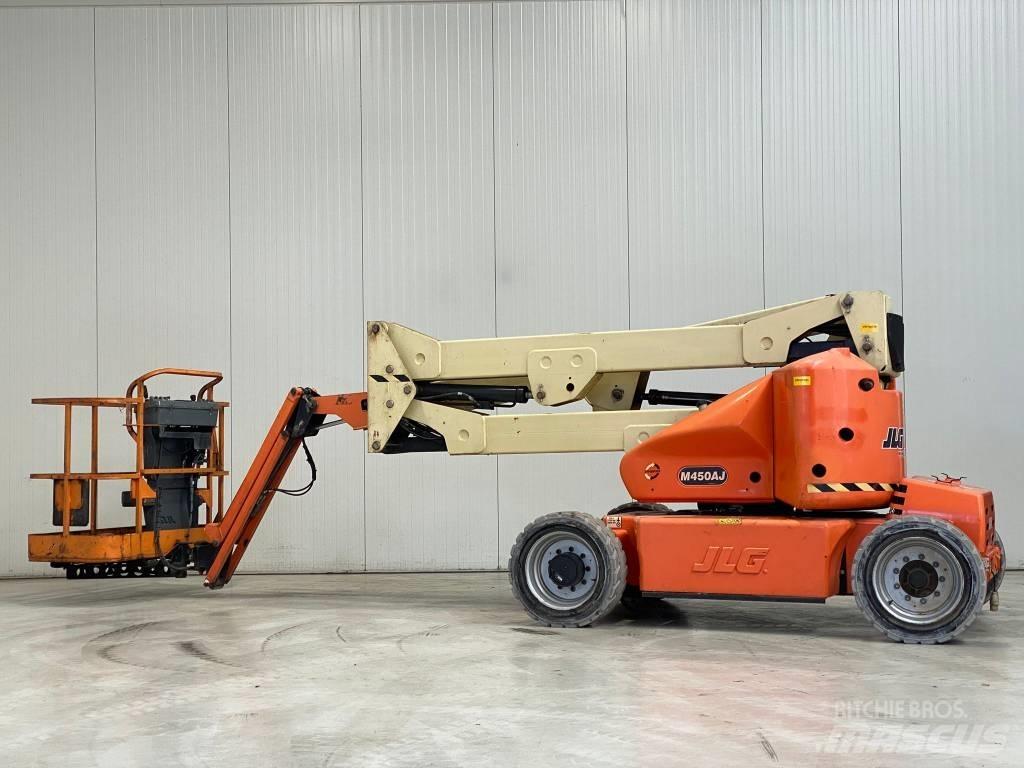JLG M450AJ Articulated boom lifts