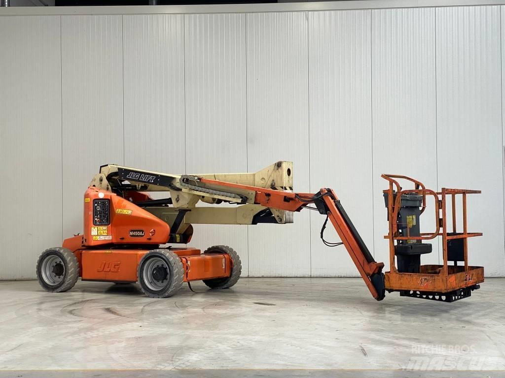 JLG M450AJ Articulated boom lifts