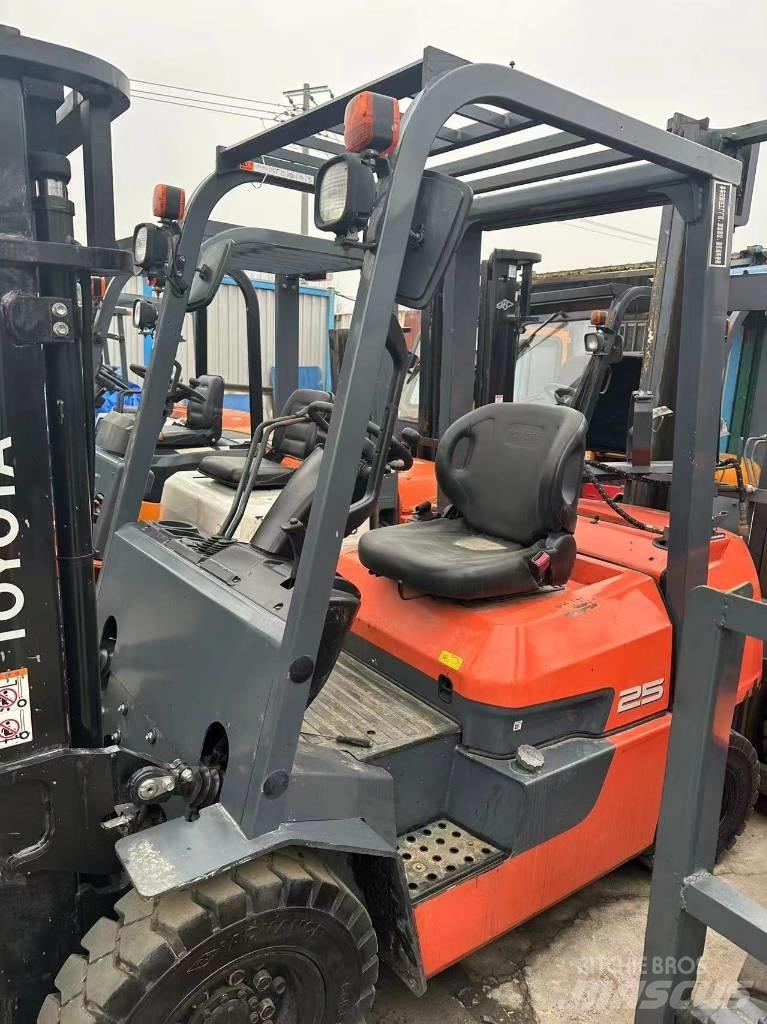 Toyota FD 20 Diesel trucks