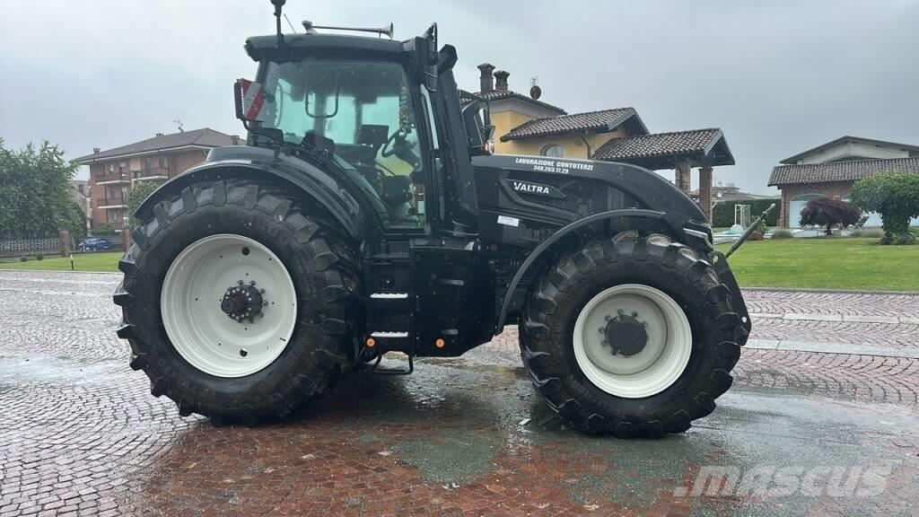 Valtra Q305 Tractors
