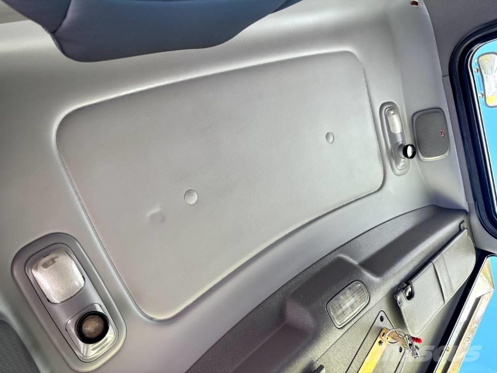 Peterbilt 367 Tractor Units