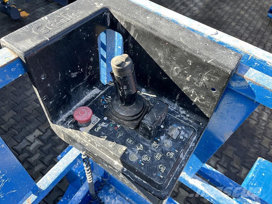 Genie GS-3268 Scissor lifts