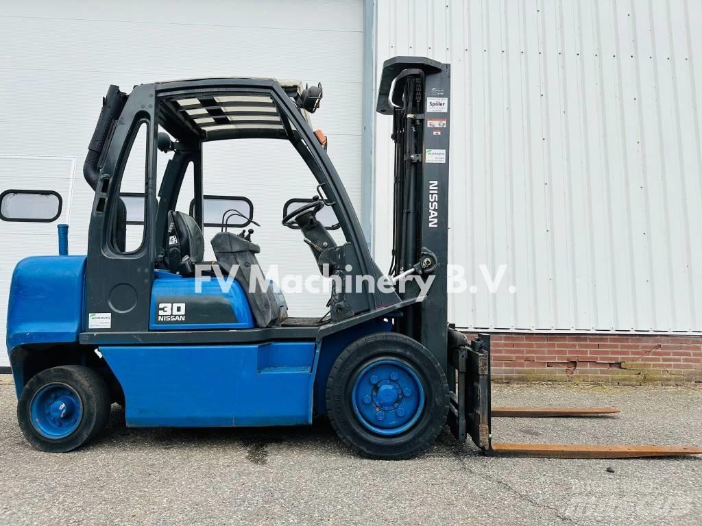 Nissan FGD 02A-300 Diesel trucks