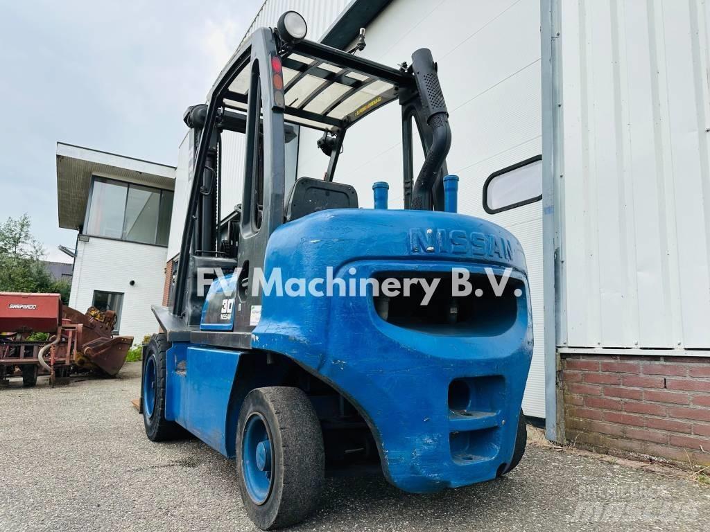 Nissan FGD 02A-300 Diesel trucks