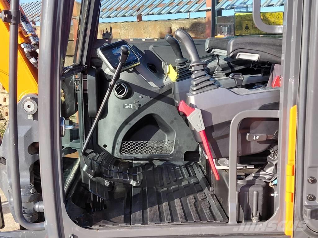 Develon DX85R Midi excavators  7t - 12t