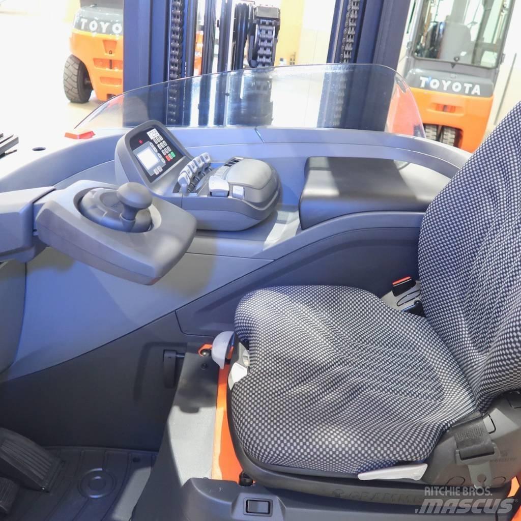 Toyota RRE160H Reach trucks