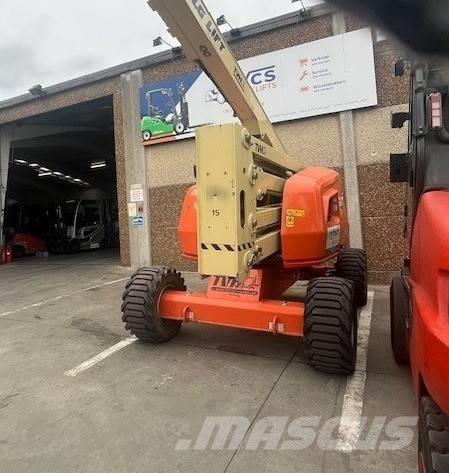 JLG 520 AJ Articulated boom lifts