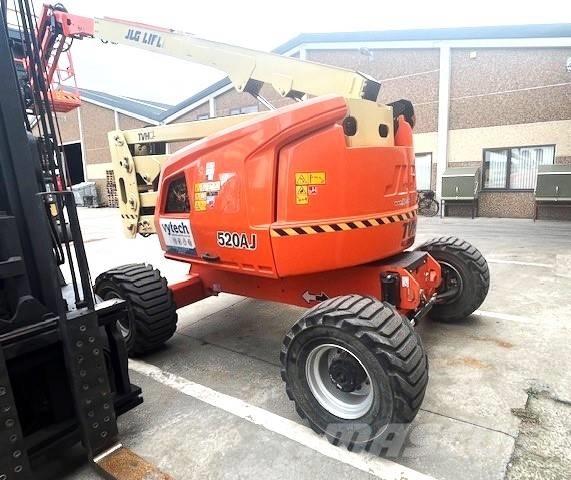 JLG 520 AJ Articulated boom lifts