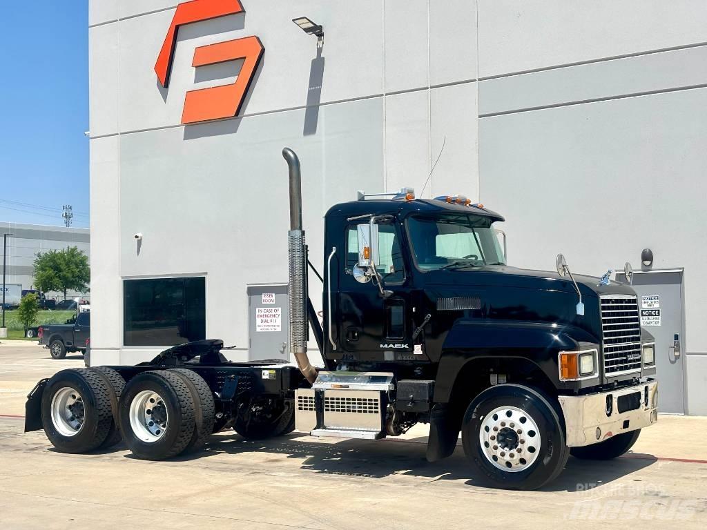 Mack CHU 613 Tractor Units