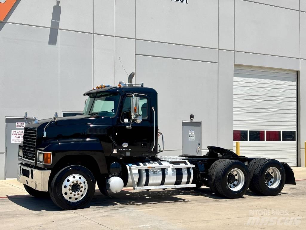 Mack CHU 613 Tractor Units