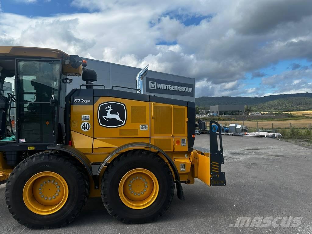 John Deere 672 GP Graders