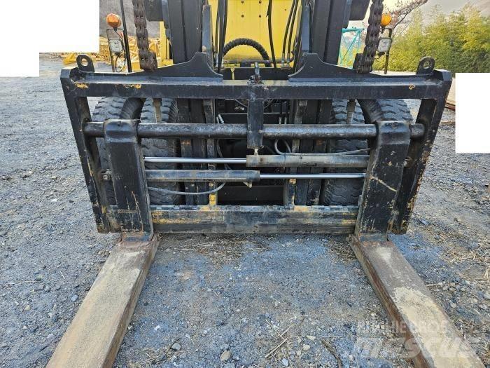 Komatsu FD 150 Reach trucks