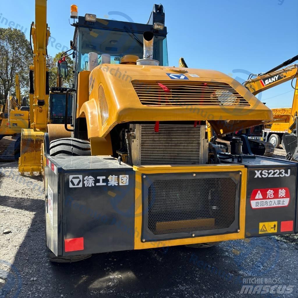 XCMG XS223J Single drum rollers