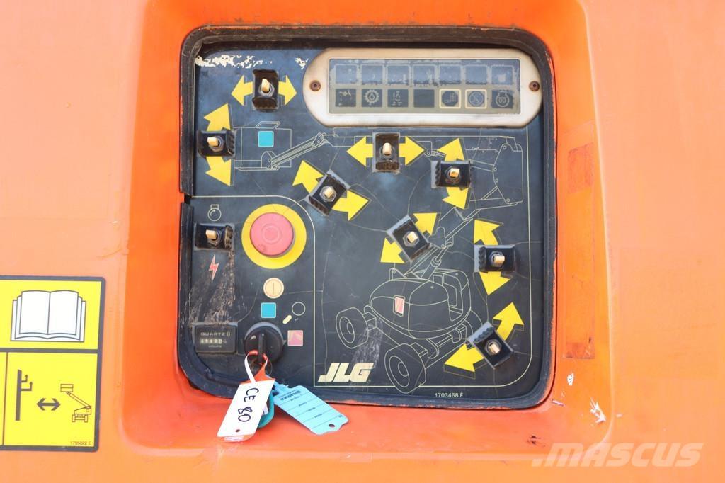 JLG 800AJ Articulated boom lifts