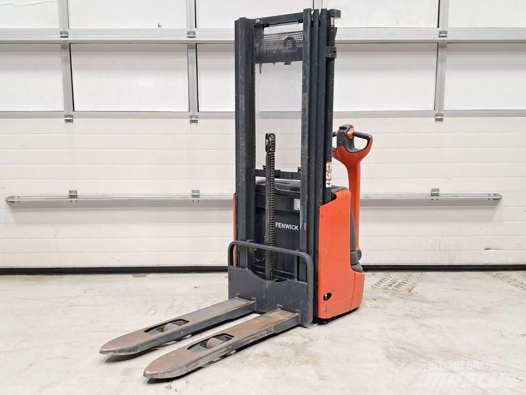 Linde L10 Pedestrian stacker