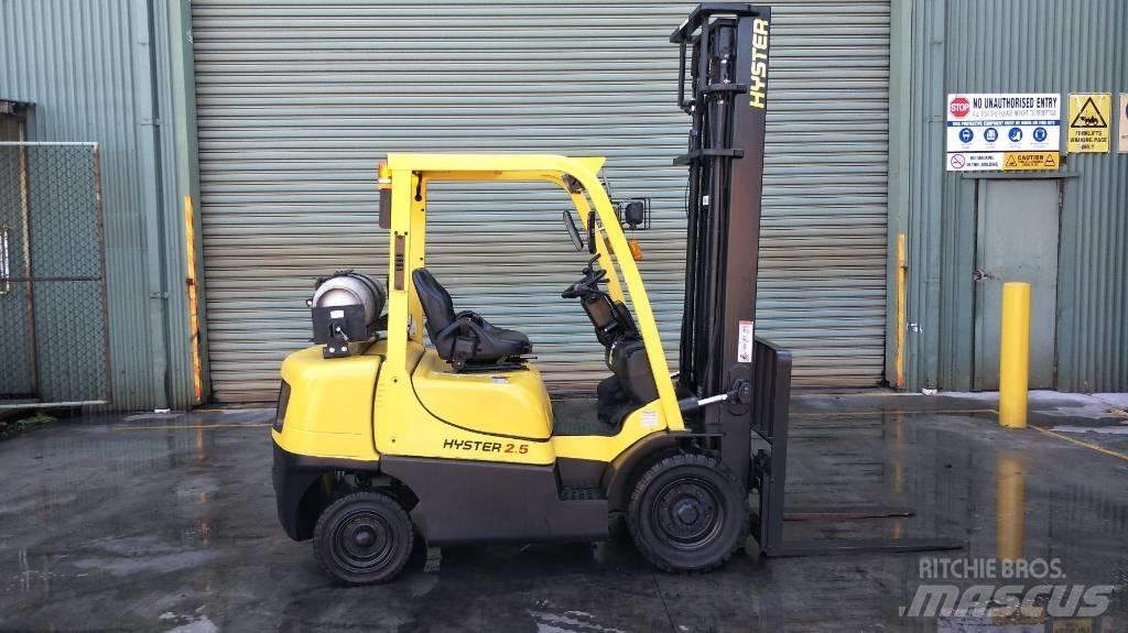 Hyster H2.5XT LPG trucks